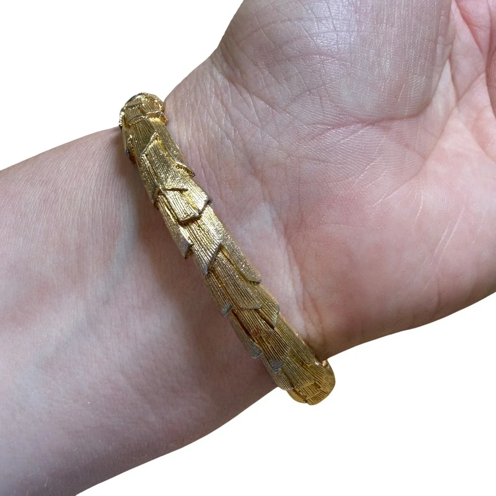 Lisner‎ Hinged Bangle Gold Tone Textured Wheat Leaf Botanical Statement